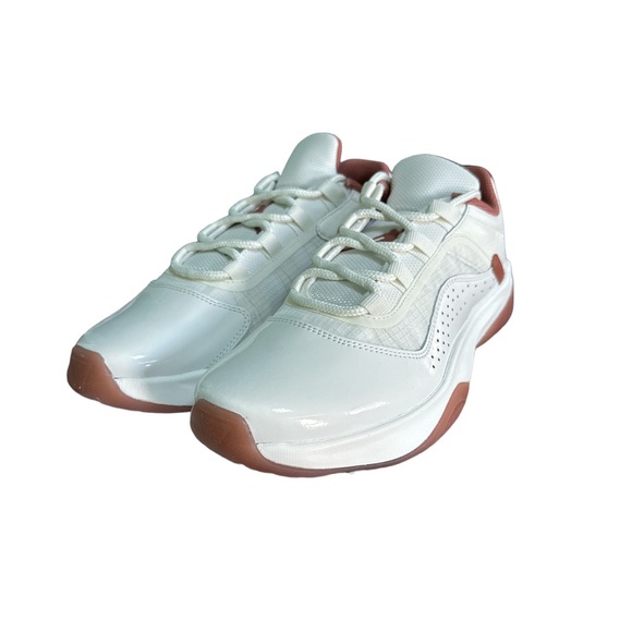 NIB Women’s Air Jordan 11 CMFT Low - Picture 9 of 11